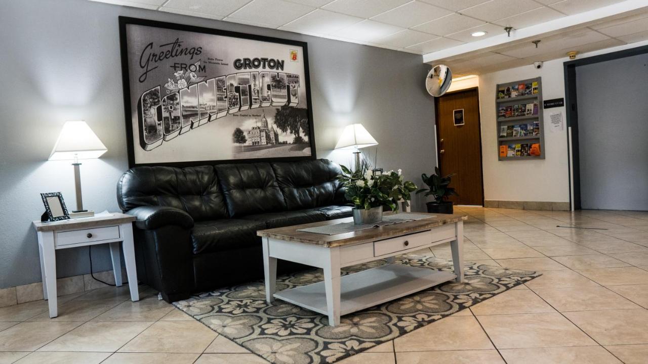 Super 8 By Wyndham Groton Hotel Exterior photo