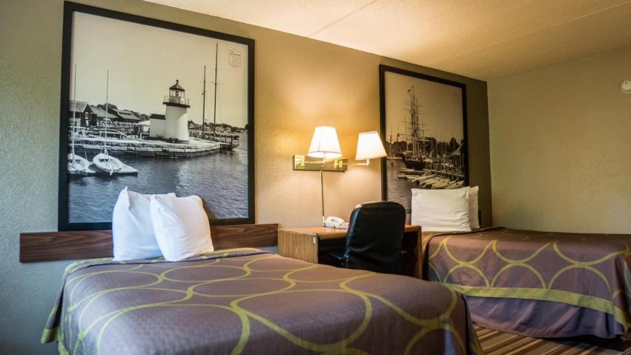 Super 8 By Wyndham Groton Hotel Exterior photo