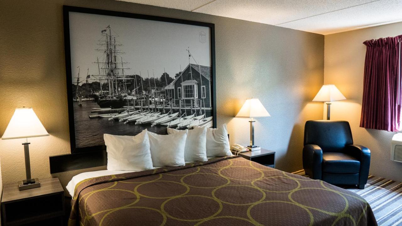 Super 8 By Wyndham Groton Hotel Exterior photo